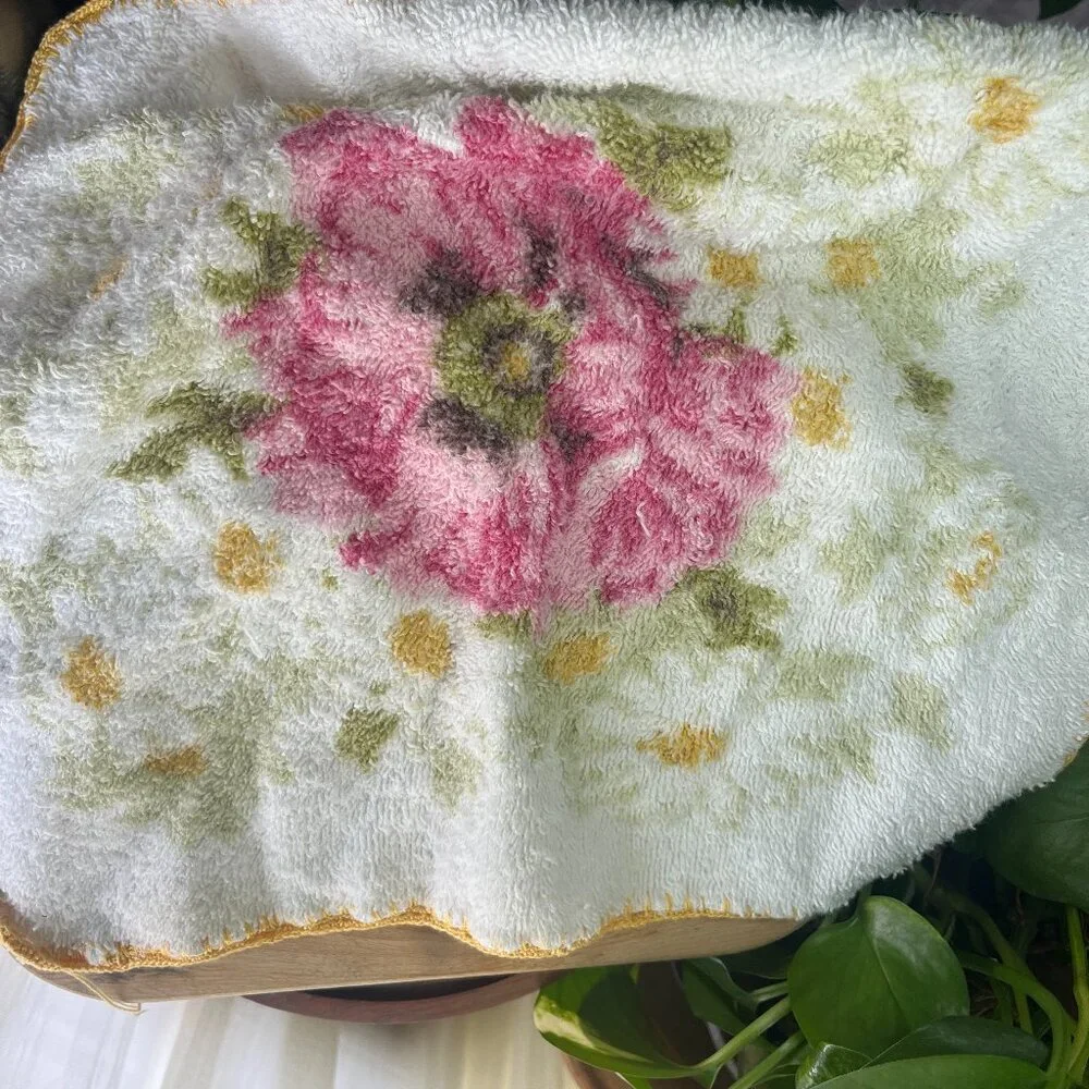 Vintage Floral Peony Washcloth - Yellow Trim